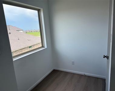 2708 Lantana Breeze Dr - Photo Thumbnail 14