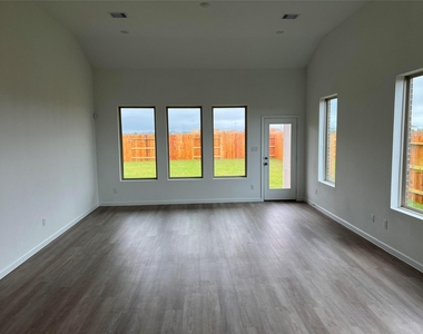 2708 Lantana Breeze Dr - Photo Thumbnail 7