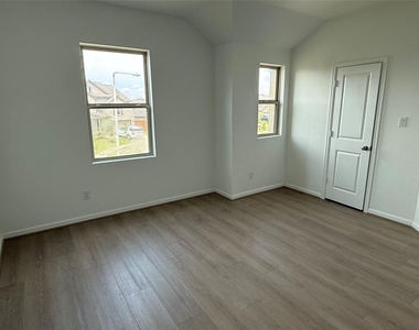 2708 Lantana Breeze Dr - Photo Thumbnail 17