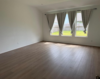 2708 Lantana Breeze Dr - Photo Thumbnail 9