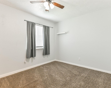 207 Woodvale Drive - Photo Thumbnail 24