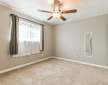207 Woodvale Drive - Photo Thumbnail 27