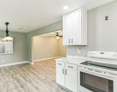 207 Woodvale Drive - Photo Thumbnail 17