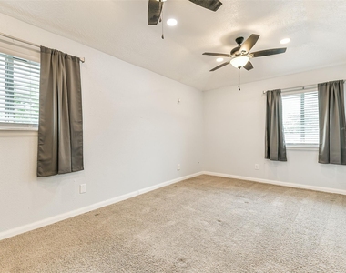 207 Woodvale Drive - Photo Thumbnail 20