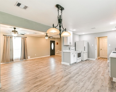 207 Woodvale Drive - Photo Thumbnail 1