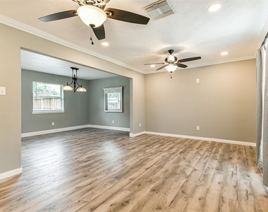 207 Woodvale Drive - Photo Thumbnail 12