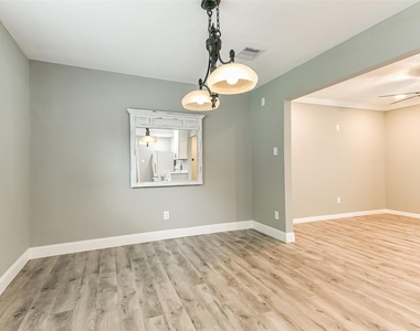207 Woodvale Drive - Photo Thumbnail 15