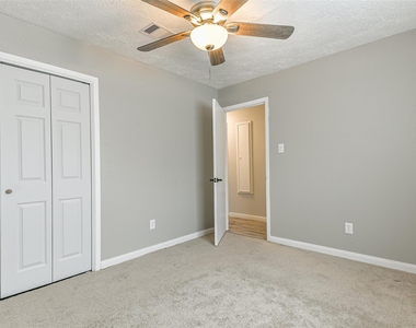 207 Woodvale Drive - Photo Thumbnail 28