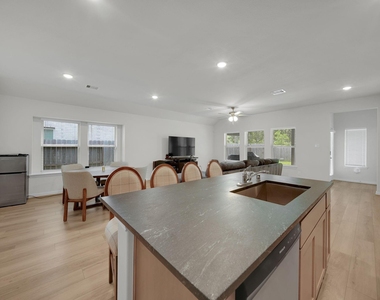 11914 Fletching Stone Lane - Photo Thumbnail 4