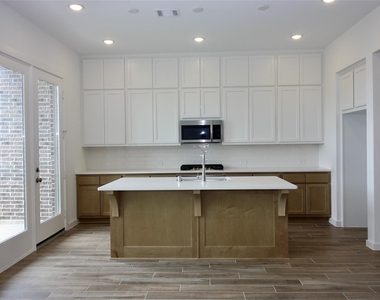 6527 Scarlet Pond Lane - Photo Thumbnail 11
