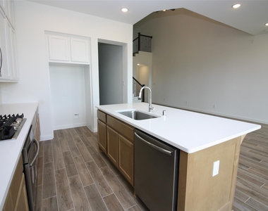 6527 Scarlet Pond Lane - Photo Thumbnail 9