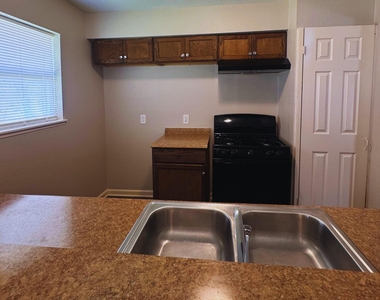 9325 Kentshire Dr - Photo Thumbnail 11