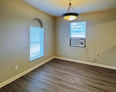 9325 Kentshire Dr - Photo Thumbnail 5