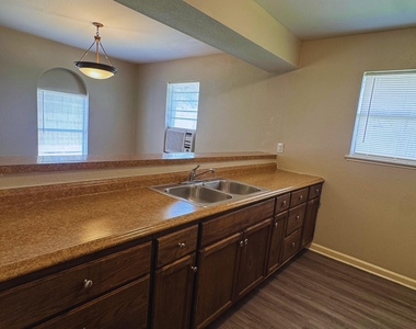 9325 Kentshire Dr - Photo Thumbnail 8
