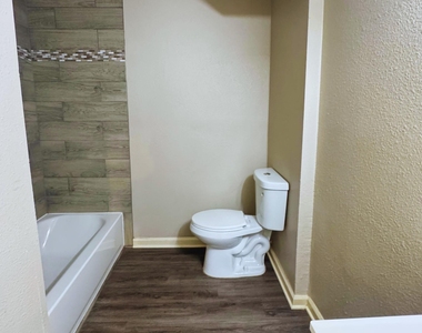 9325 Kentshire Dr - Photo Thumbnail 13
