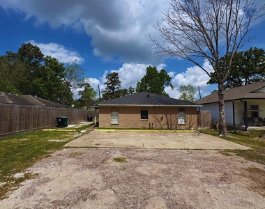9325 Kentshire Dr - Photo Thumbnail 2