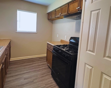 9325 Kentshire Dr - Photo Thumbnail 9