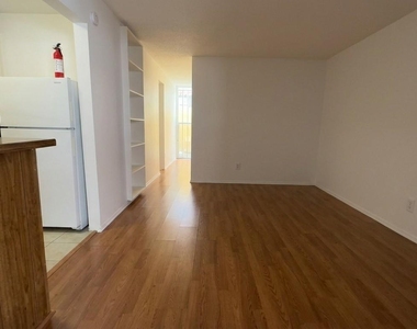 425 Hawthorne Street - Photo Thumbnail 6