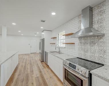 6130 Shadow Crest Street - Photo Thumbnail 10