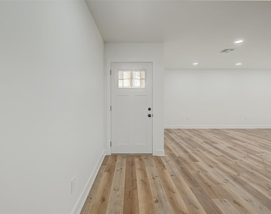 6130 Shadow Crest Street - Photo Thumbnail 5
