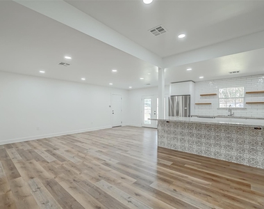 6130 Shadow Crest Street - Photo Thumbnail 6