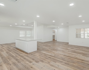 6130 Shadow Crest Street - Photo Thumbnail 13