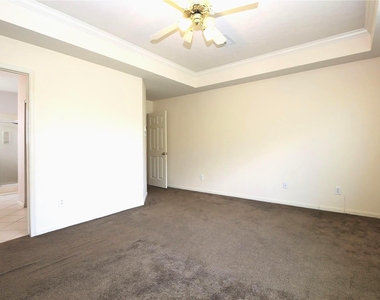 4602 Rainbow Valley Court - Photo Thumbnail 18