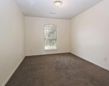 4602 Rainbow Valley Court - Photo Thumbnail 15