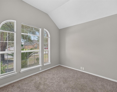 30303 Mesa Valley Drive - Photo Thumbnail 3