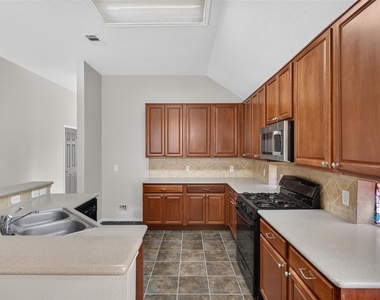 30303 Mesa Valley Drive - Photo Thumbnail 4