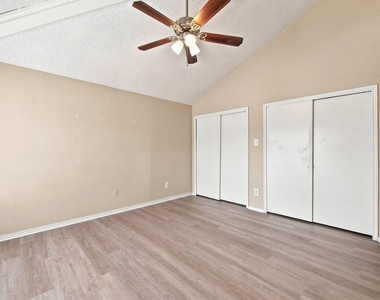 400 Fall Circle - Photo Thumbnail 9