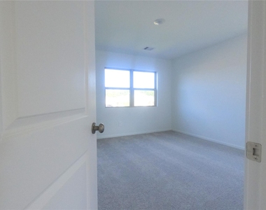 1644 Colina Creek - Photo Thumbnail 10
