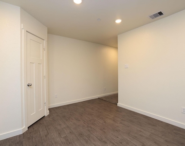 21155 Gosling Road - Photo Thumbnail 7
