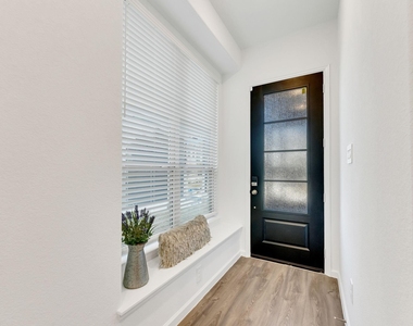 661 Royal Arch Drive - Photo Thumbnail 3