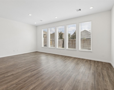 661 Royal Arch Drive - Photo Thumbnail 7