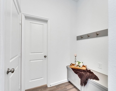 661 Royal Arch Drive - Photo Thumbnail 5