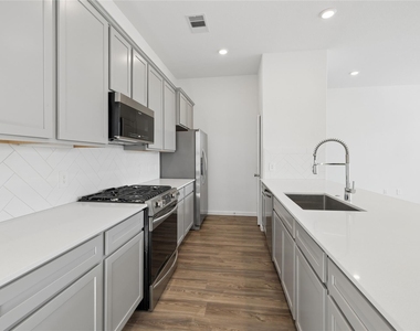 661 Royal Arch Drive - Photo Thumbnail 6