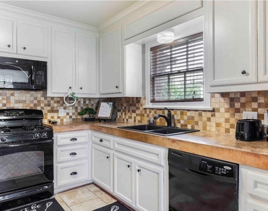 2820 Wheeler Street - Photo Thumbnail 8