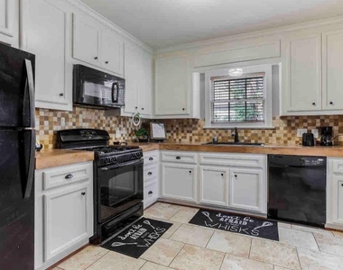 2820 Wheeler Street - Photo Thumbnail 4