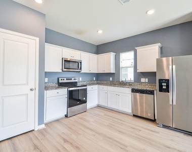 5015 Highland Springs Drive - Photo Thumbnail 6