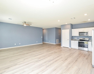 5015 Highland Springs Drive - Photo Thumbnail 7