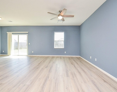 5015 Highland Springs Drive - Photo Thumbnail 3