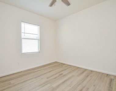 5015 Highland Springs Drive - Photo Thumbnail 11