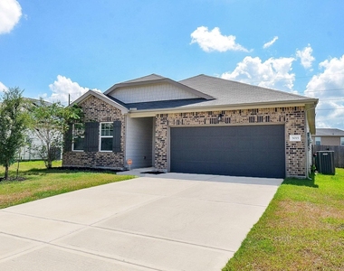 5015 Highland Springs Drive - Photo Thumbnail 1