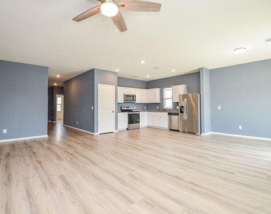 5015 Highland Springs Drive - Photo Thumbnail 4