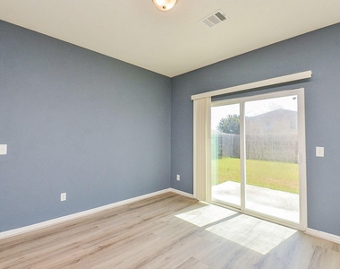 5015 Highland Springs Drive - Photo Thumbnail 8