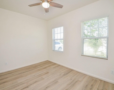 5015 Highland Springs Drive - Photo Thumbnail 14