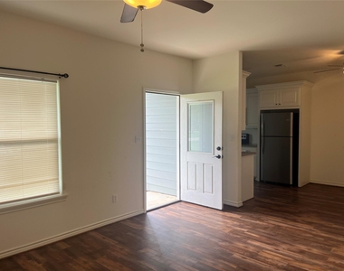 1843 Caroline Lane - Photo Thumbnail 1