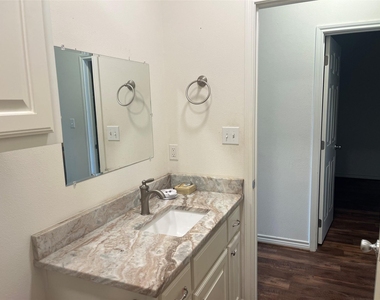 1843 Caroline Lane - Photo Thumbnail 8