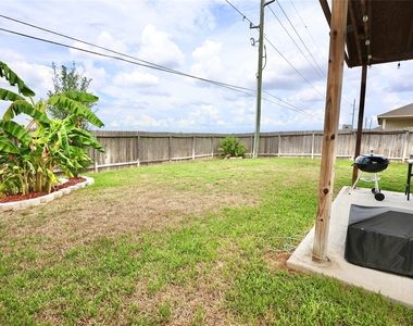 1045 Spindletree Lane - Photo Thumbnail 15